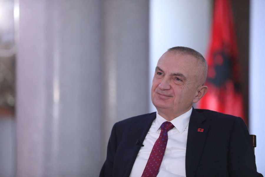 Meta dekreton ligjet për vaksinën anti-COVID nga “Pfizer”-i