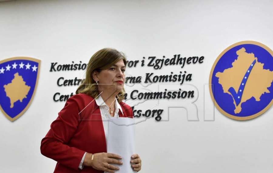Nis votimi, Daka hedh votën e para