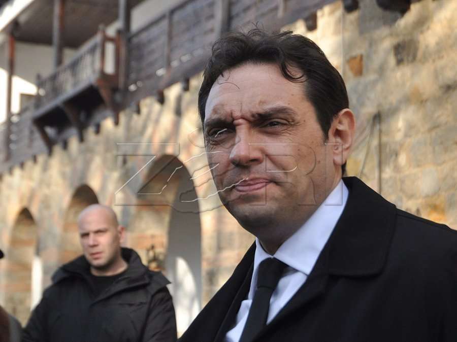 Vela për Vulinin: I shërben Vuçiqit ashtu si i shërbeu Millosheviqit