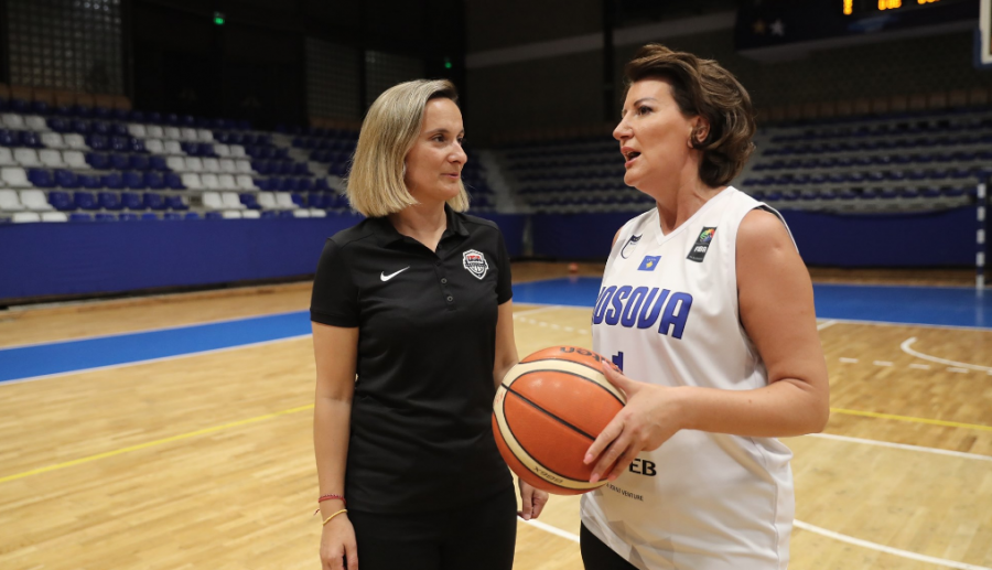 Jahjaga për basketbollistet e Kosovës: Ju jeni ambasadoret më të mira të vendit, nga zemra ju dëshiroj fat dhe suksese
