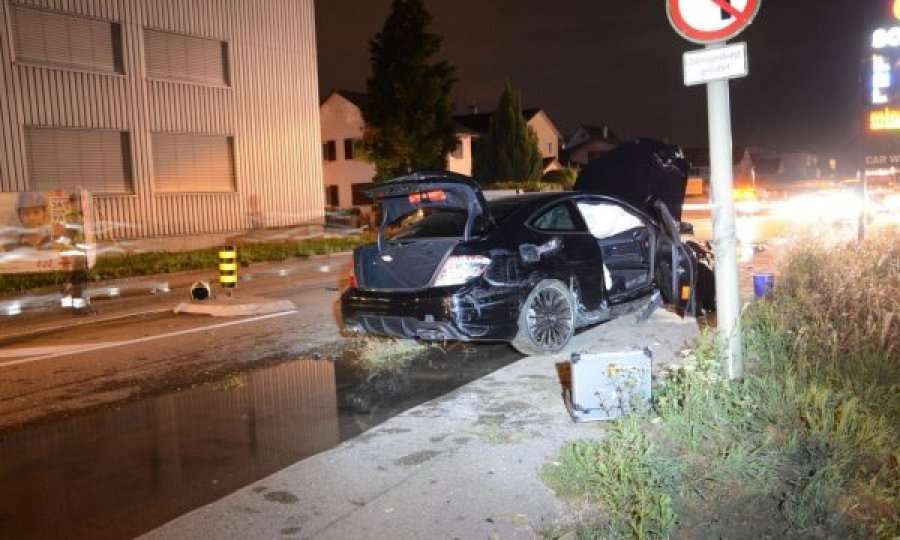 Rrezikoi jetën e pasagjeres duke shkaktuar vetaksident, kosovari dënohet me dëbim nga Zvicra