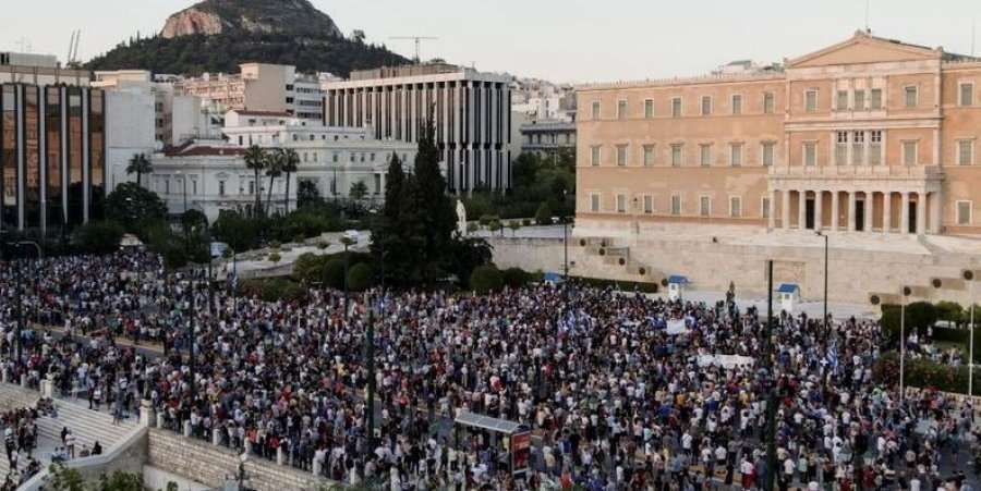 2500 qytetarë ngrihen në protesta kundër vaksinimit me detyrim në Greqi