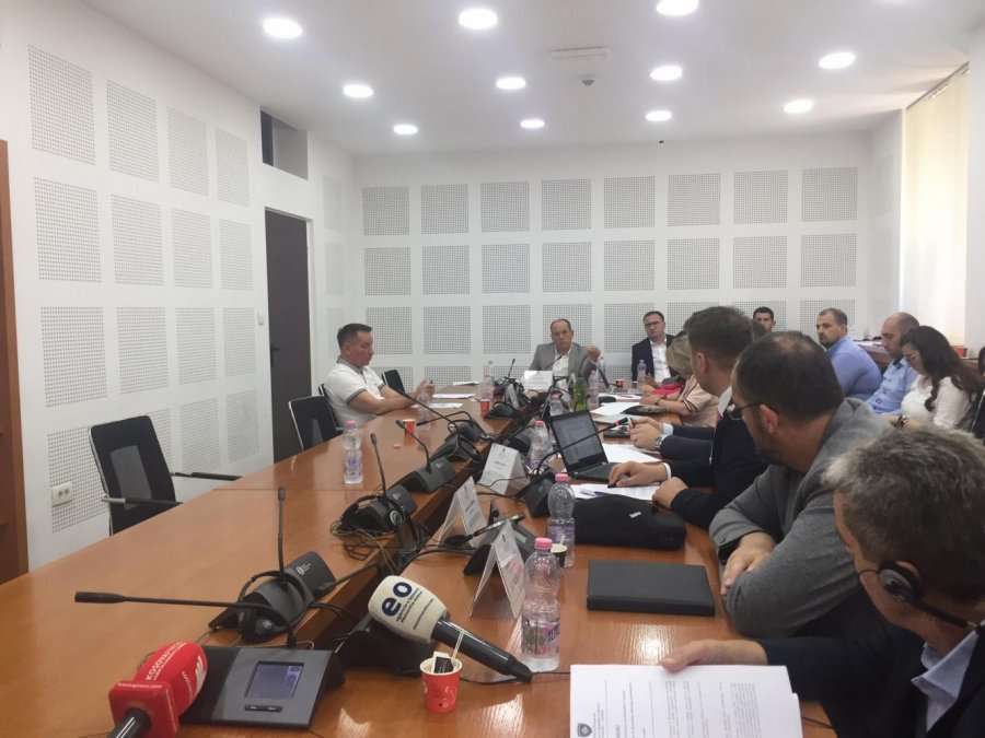 Dërgohen në Kryesi emrat për anëtarë të Bordit të ZRRE-së, opozita e quan proces politik