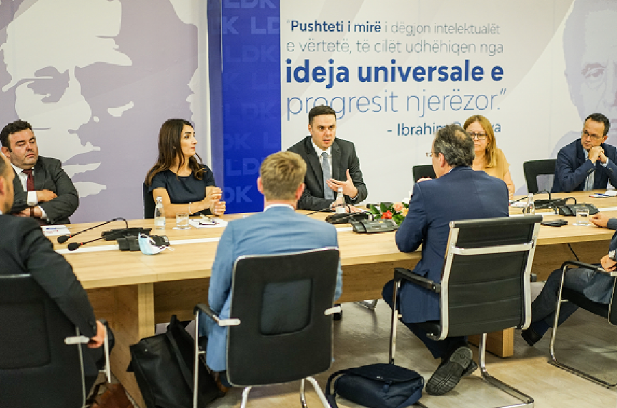 Abdixhiku takohet me Bergerin, flasin për liberalizimin e vizave për qytetarët e Kosovës