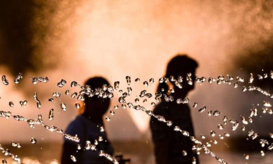 Ballkani përfshihet nga vala e nxehtë, temperaturat deri në 43 gradë