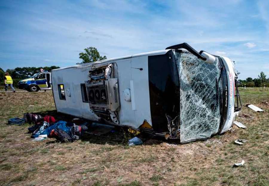 Rrotullohet afër Berlinit autobusi Beograd-Stokholm, 19 të lënduar