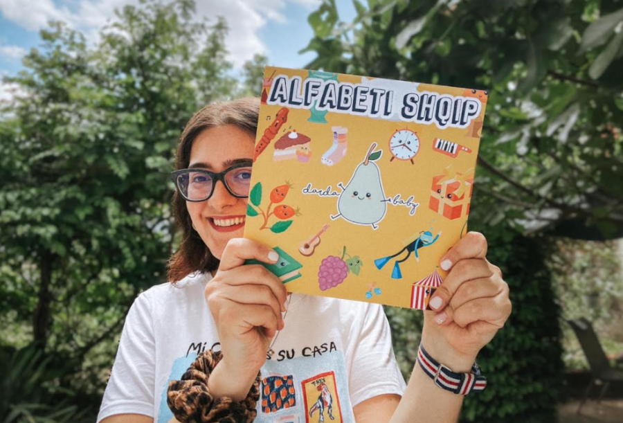 Libri për fëmijë “Alfabeti Shqip”, tani edhe në Amazon