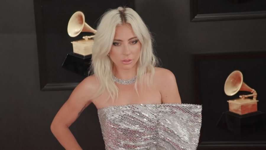 Lady Gaga shtyn sërish turin botëror për shkak të pandemisë