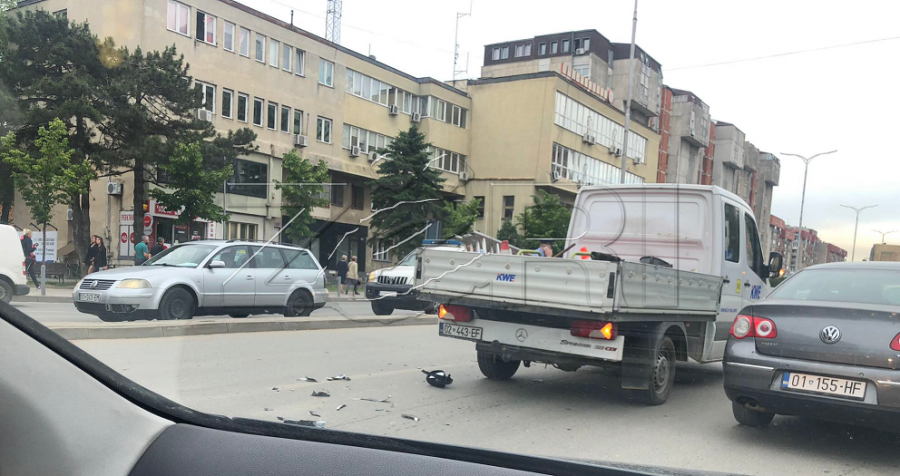 Aksident në lagjen Dardania, krijohet tollovi në Prishtinë