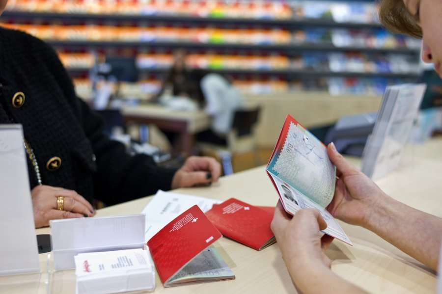 Ekspertja shqiptare sqaron: Çfarë duhet të dimë për certifikatat COVID në Zvicër