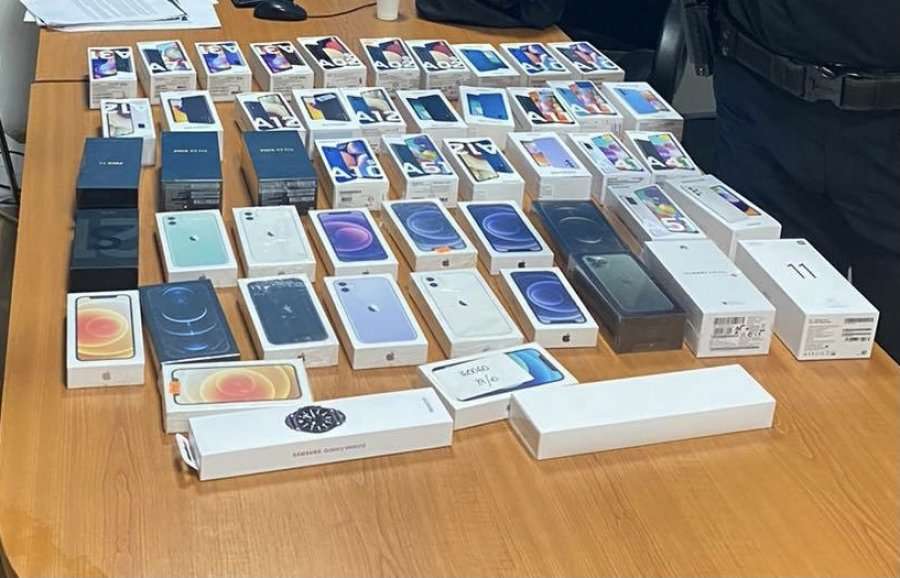 Dogana e Kosovës gjen 61 telefona të kontrabanduar