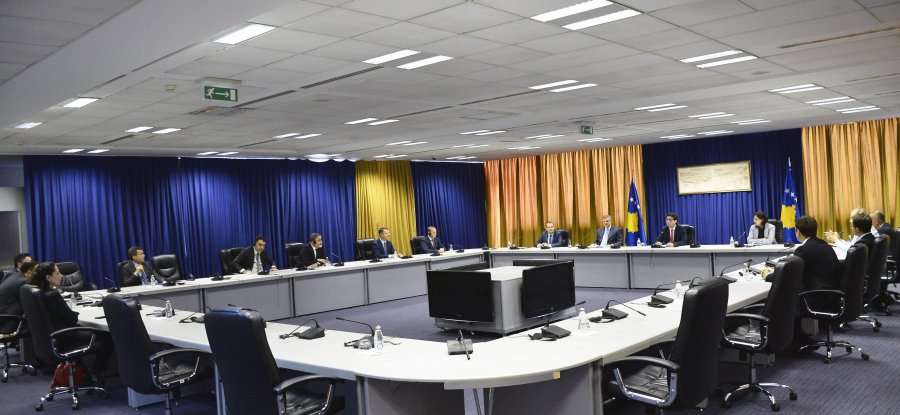 Murati pret në takim Shoqatën e Bankave të Kosovës, flasin për emetimin e bonove të diasporës