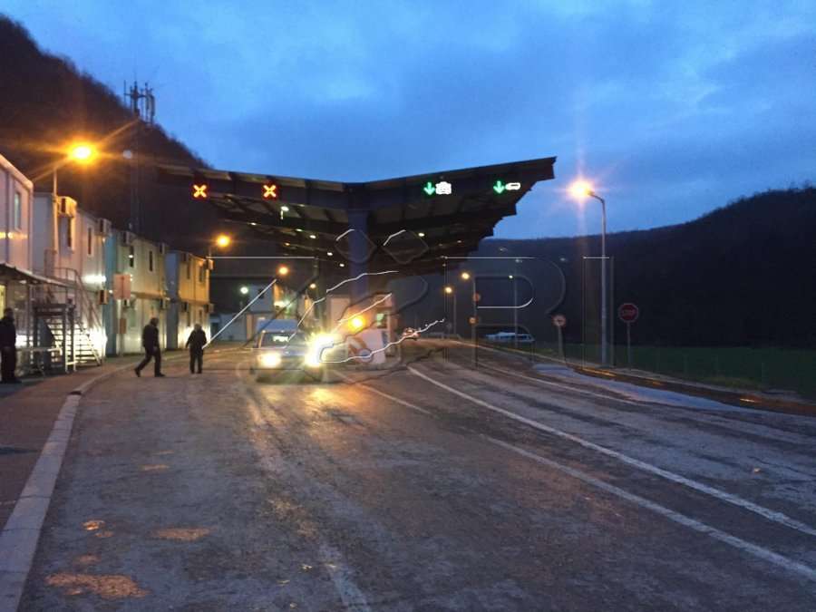 Autobusi me pelegrinë ortodoksë serbë ia mësyn Kosovës, policia nuk e lejon ta kalojë kufirin
