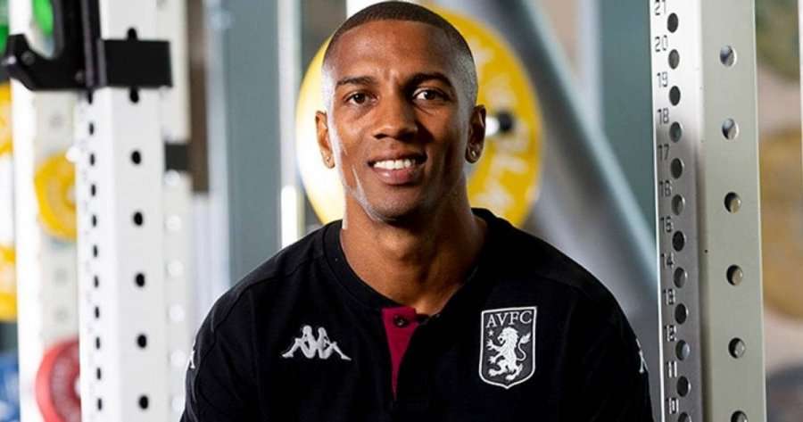 Zyrtare: Ashley Young rikthehet te Aston Villa