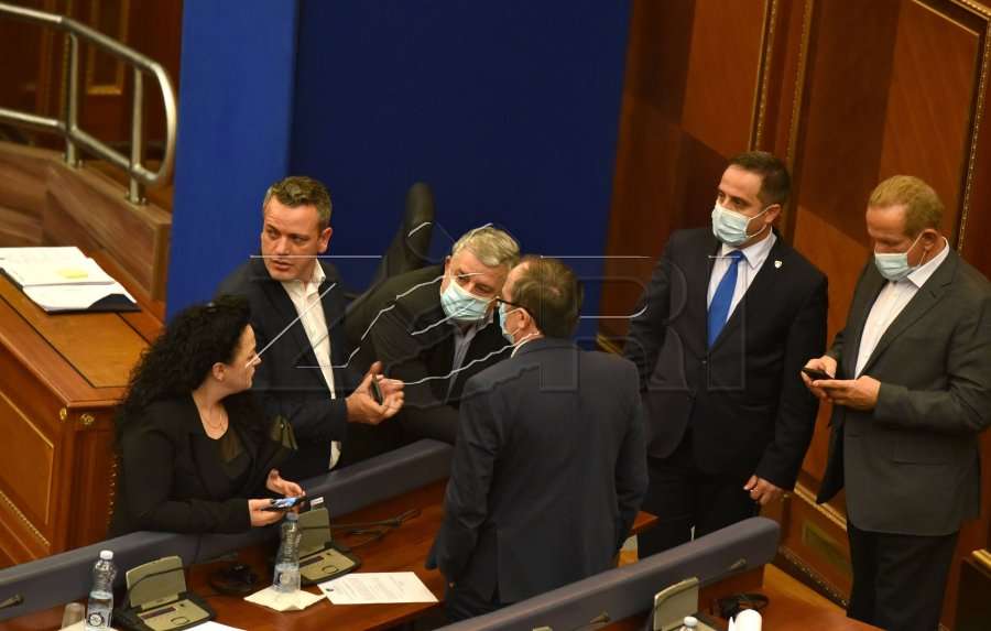 PDK-ja llogarit në deputetët “anti-Vjosë” të LDK-së për ta dërguar Osmanin në kushtetuese