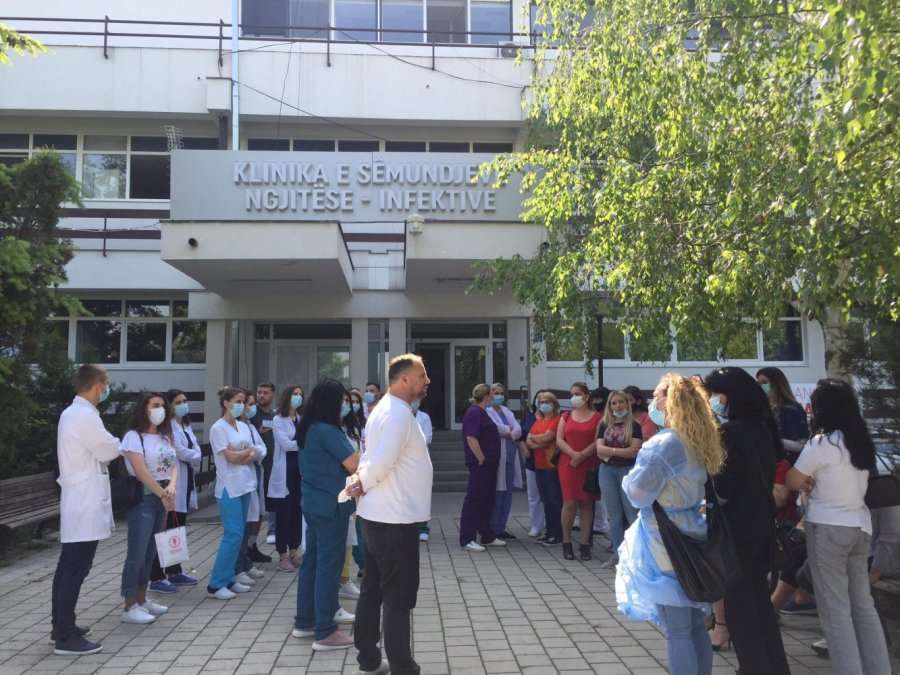 MSH-ja: Kontratat e infermierëve nuk u ndërprenë, përfunduan sipas kohëzgjatjes që kanë pasur