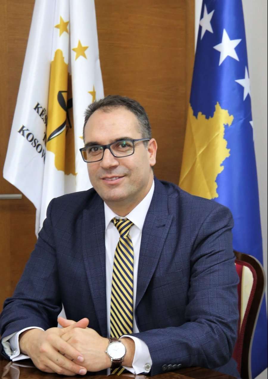 Këshilli Prokuroial suspendon nga puna Lavdim Krasniqin dhe asistenten e tij