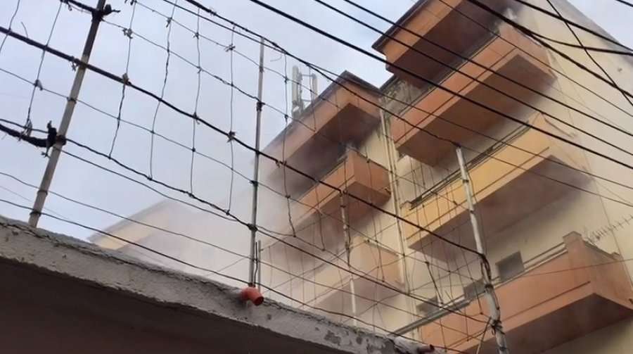 U dogjën babë e bir, zjarrfikësit nxjerrin trupat e pajetë nga shtëpia e shkrumbuar në Berat