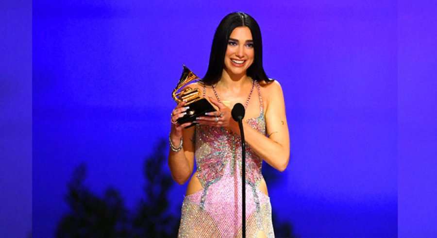 Ambasada Amerikane uron Dua Lipën për suksesin në “Grammy”