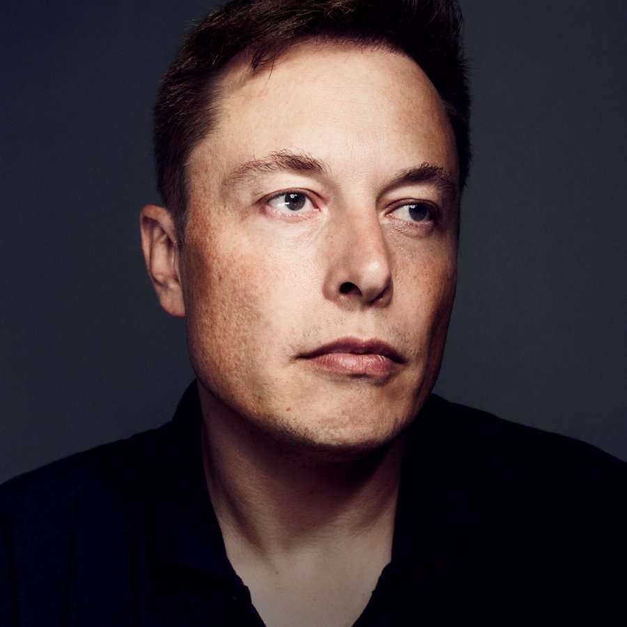 Elon Musk e kurorëzon veten si