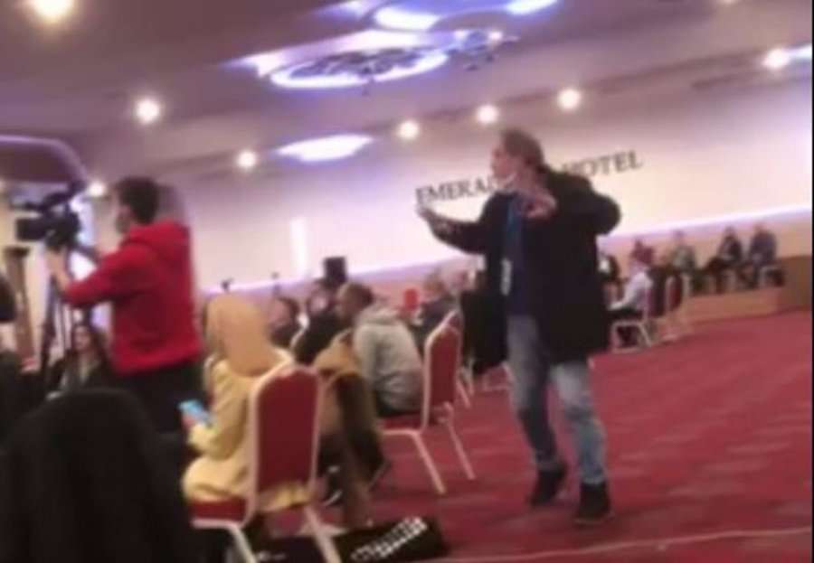 “Marre për juve” – Aziz Salihu largohet i revoltuar nga Asambleja e KOK-ut