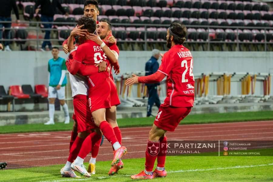Ashtu si në Superligën e Kosovës, edhe në Superioren e Shqipërisë po zhvillohet luftë e madhe për titull dhe mbijetesë