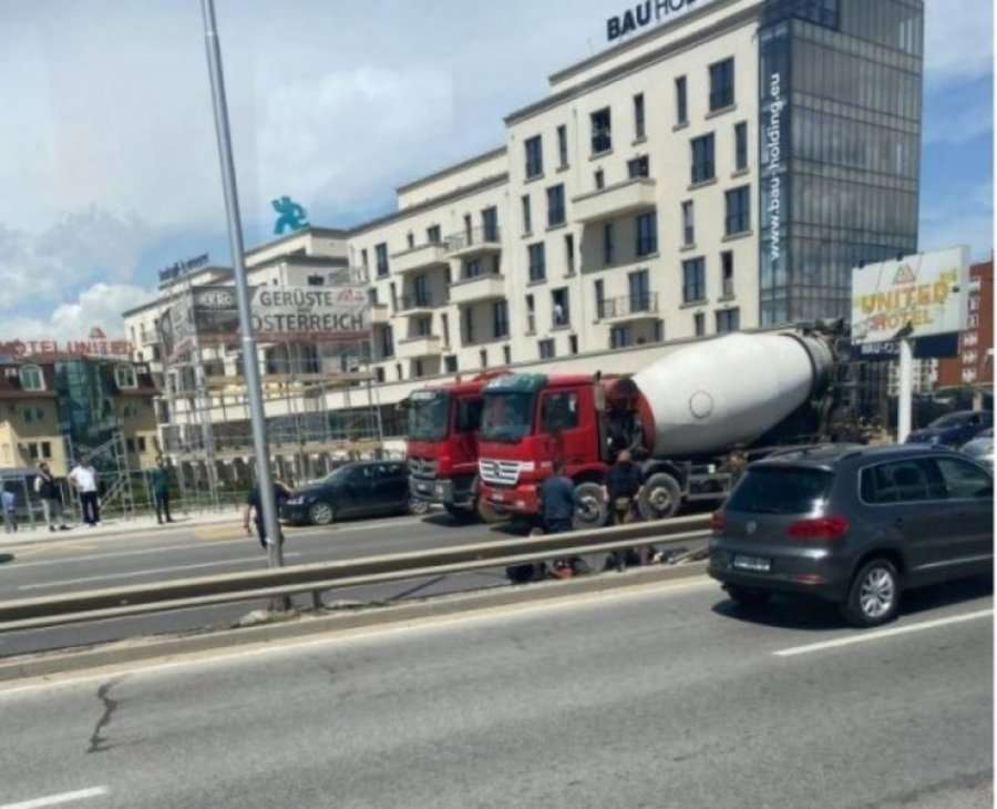 Lëndohen dy këmbësorë në një aksident në “Veternik” të Prishtinës