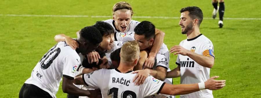 Zyrtare: Valencia e shkarkon trajnerin