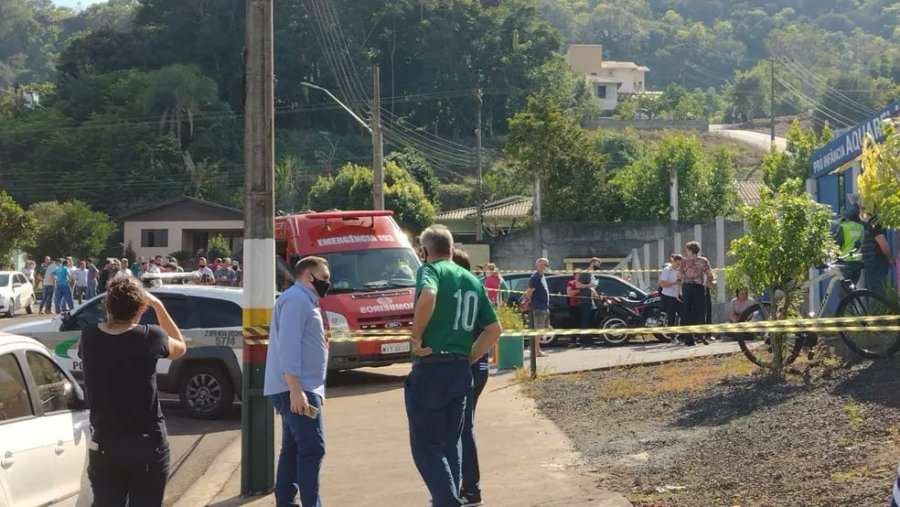 18-vjeçari vret me thikë tre fëmijë dhe dy edukatore në një çerdhe në Brazil