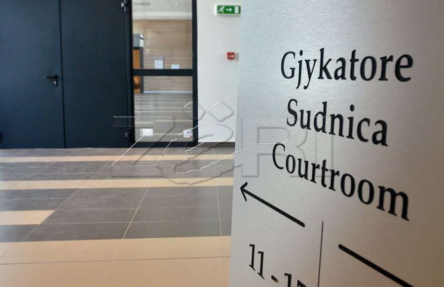 Bashkëshorti i kishte vdekur në vendin e punës, paditësja kërkon t’i njihet e drejta për pension familjar