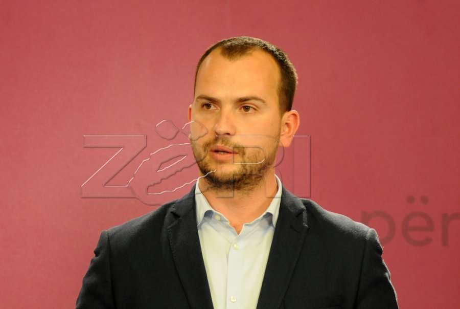 Supremja hedh poshtë ankesat e prindërve, i jep të drejtë Qëndron Kastratit për reformat në arsim
