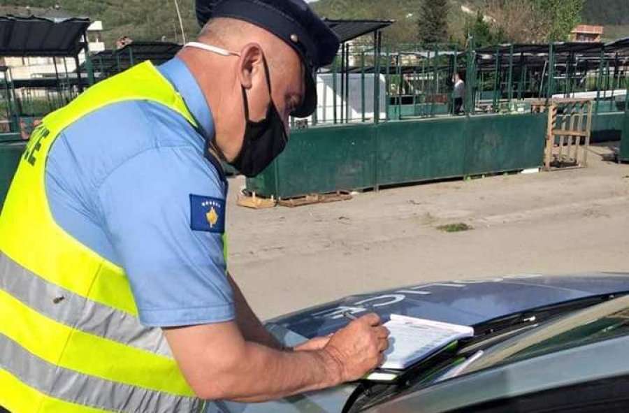 Për një ditë gjobiten mbi 300 shoferë për përdorim të telefonit gjatë ngasjes