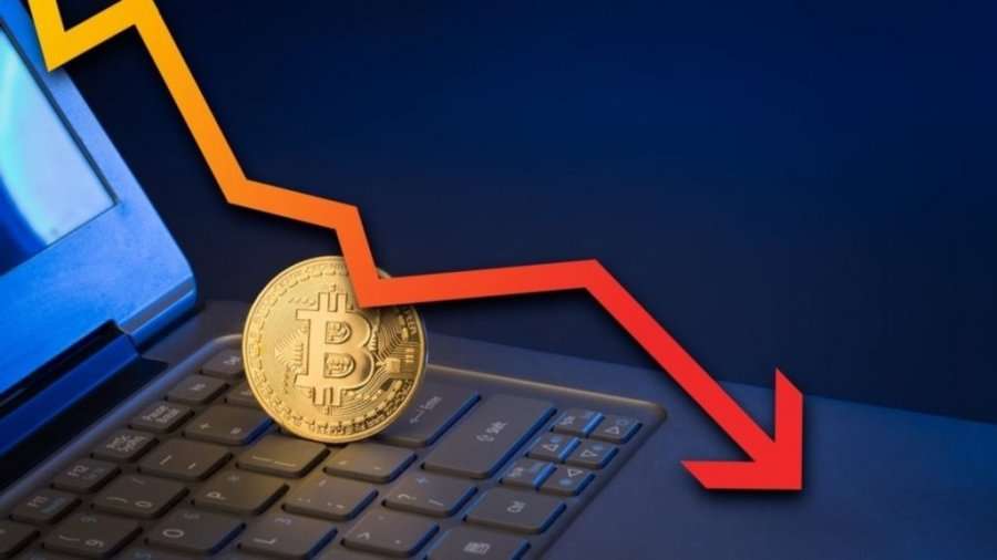 Vlera e bitcoinit bie për 50 për qind