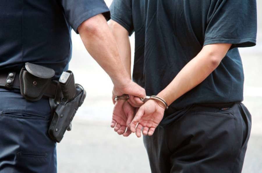 Dyshohet se abuzoi seksualisht me mbesën e tij, arrestohet 50-vjeçari në Durrës