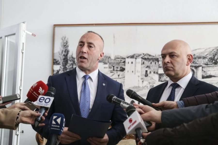AAK-ja përmbyll fushatën në Gjakovë, Haradinaj: Gjini ka vetëm një rrugë, atë të Gjakovës