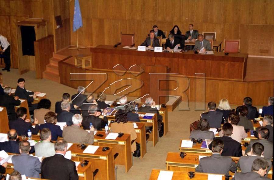 Kuvendi i Kosovës mbush sot 20 vjet, pamje të rralla ndër vite [foto]