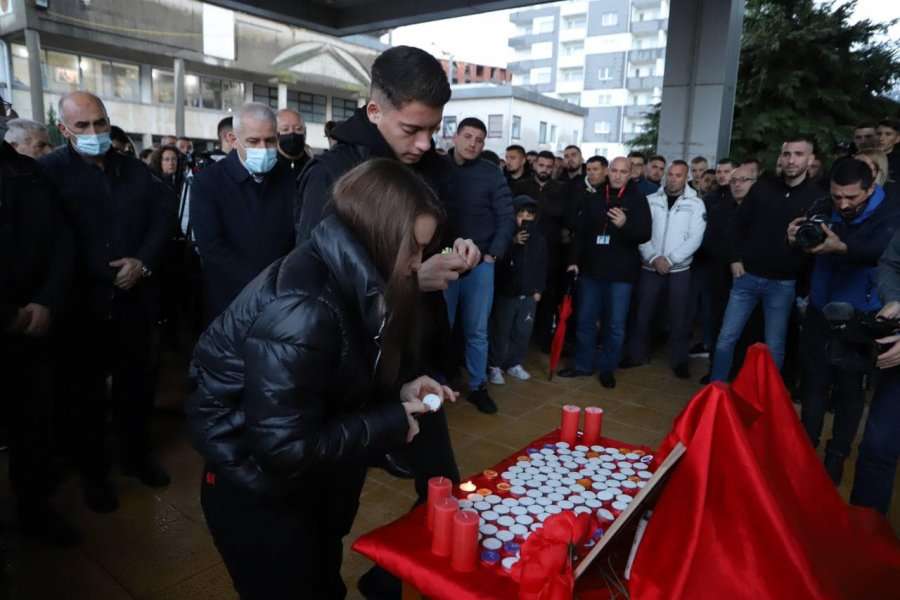 Ramosaj: Ndezjen e qirinjve në shenjë solidarizimi me familjet që pësuan mbrëmë tragjikisht e kemi filluar me shokët e Gentës dhe Ledianit