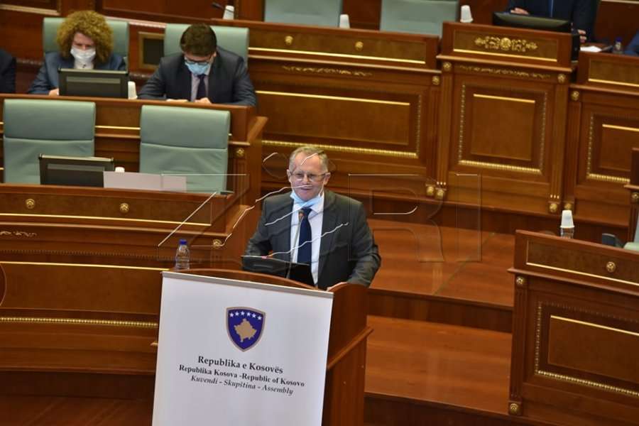 Bislimi u thotë opozitarëve “po rreni”, ata e kundërshtojnë me zhurmë