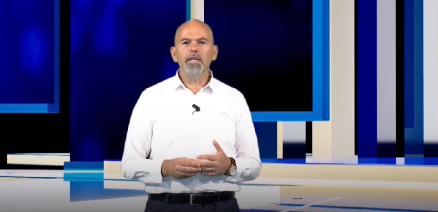 Kallaba shpalos programin për Kamenicën: Do ta reformoj arsimin pa i mbyllur shkollat