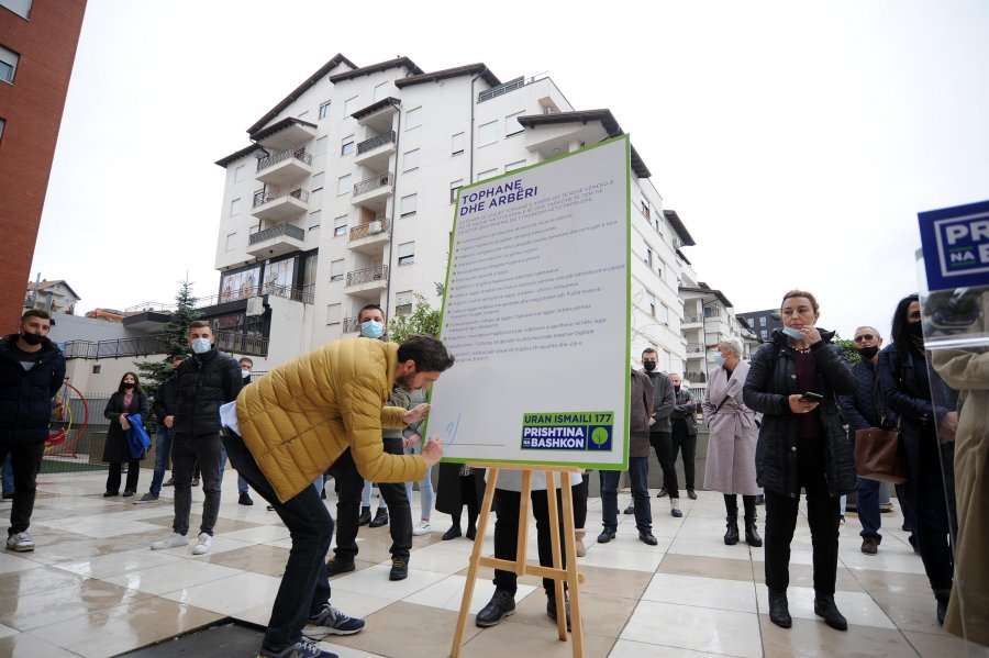 Uran Ismaili nënshkruan zotimet për lagjet Tophane dhe Arbëri