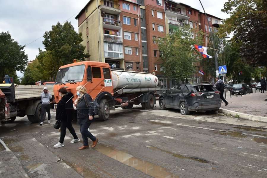 Tërhiqen bllokadat në veri të Mitrovicës dhe Rudarë