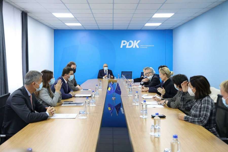 Krasniqi takim me përfaqësues të PE-së: Në Bruksel të ngrihet çështja e fshirjes së adresave të shqiptarëve në Luginë