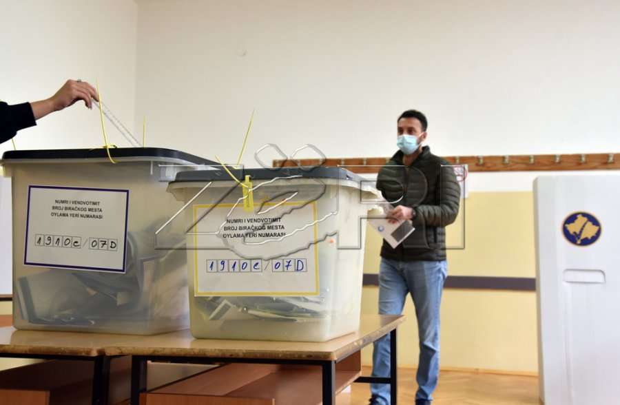 Afër 27% e qytetarëve kanë votuar deri në orën 15:00