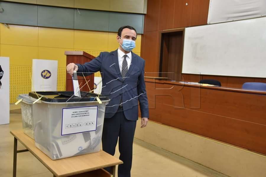 Kurti hedh votën: Sot qytetarët përcaktohen kush do të jenë përfaqësuesit e tyre