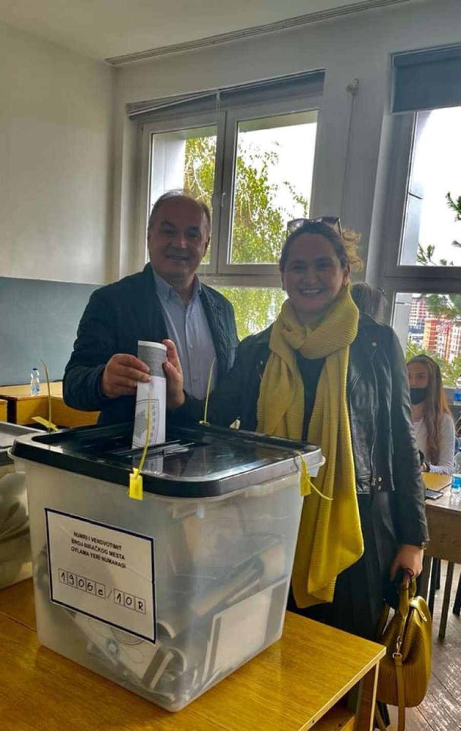 Hoxhaj me bashkëshorten: Votuam për ndryshim