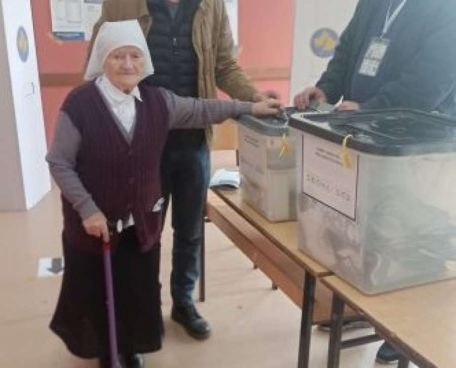 103-vjeçarja nga Istogu del në votime