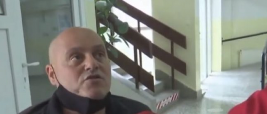 Revoltohet qytetari me nevoja të veçanta pasi nuk mundi të votojë, e thërret policinë