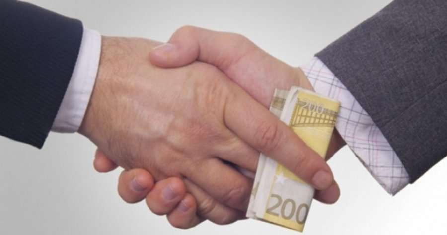 Ryshfeti me patentë-shofer, kapet në flagrancë instruktori i autoshkollës në Pejë