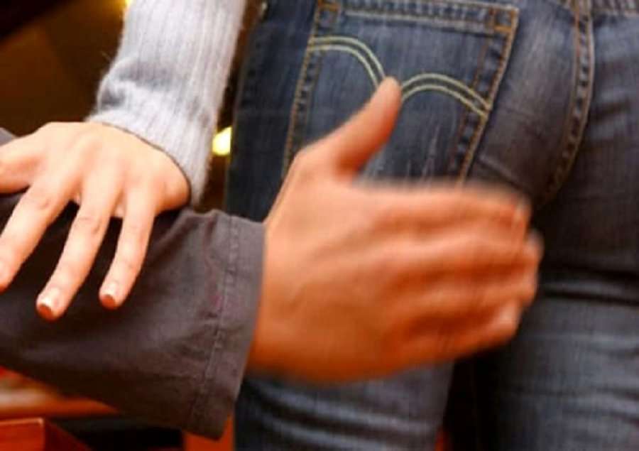 Burri nga Rahoveci e ngacmon seksualisht një grua në rrugë, arrestohet