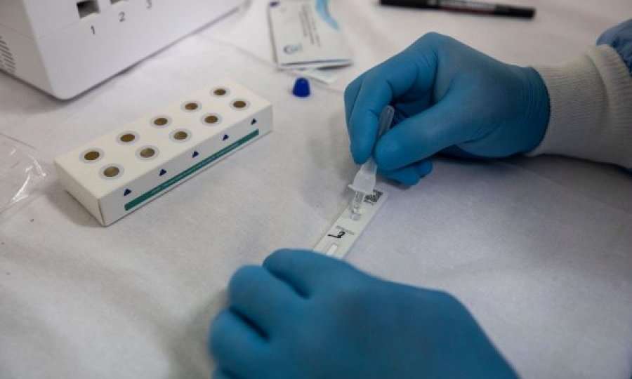 Falsifikimi i testeve për COVID-19 edhe në Kosovë, mediumi zviceran thotë se “çmimi për një test të tillë ka shkuar deri në 800 franga”